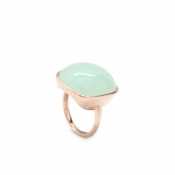 BAGUE AVEC UNE PIERRE VERTE CARRÉE