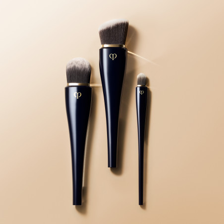 HIGH COVERAGE FOUNDATION BRUSH